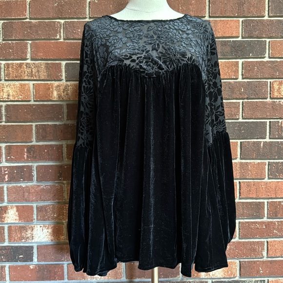 Rusttydustty Tops - Rusttydustty‎ Black Velvet Blouse Size 2X